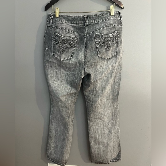 Chico’s Platinum Denim Ultimate Fit Barely Flare Gray Alkaline Jeans Chico 2 =12 - Picture 9 of 12